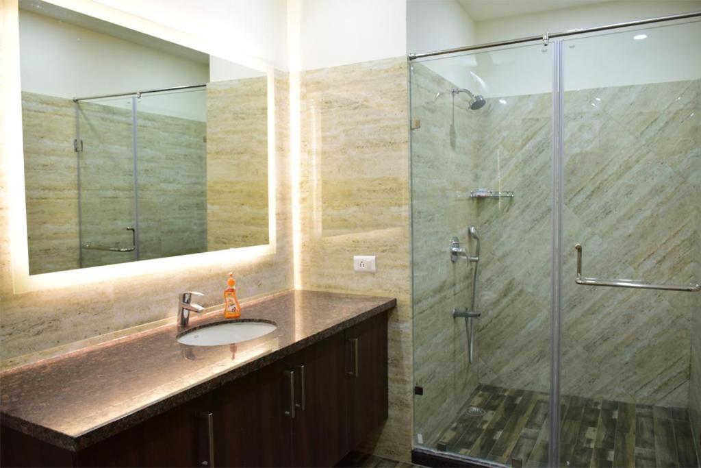 When In Gurgaon - Artemis Hospital 1 Min Walk, Fortis & Medanta 4 Mins Drive Eksteriør billede