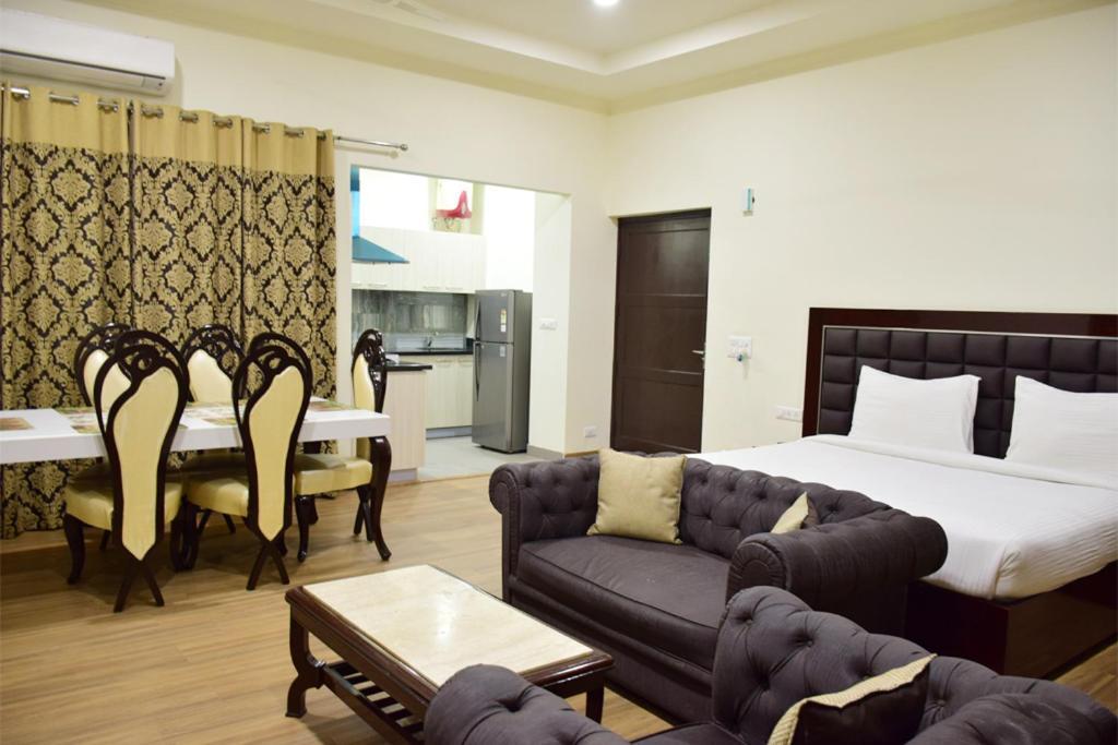 When In Gurgaon - Artemis Hospital 1 Min Walk, Fortis & Medanta 4 Mins Drive Eksteriør billede